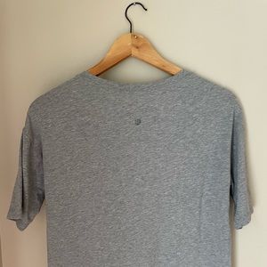 lululemon athletica cropped t-shirt- size 6